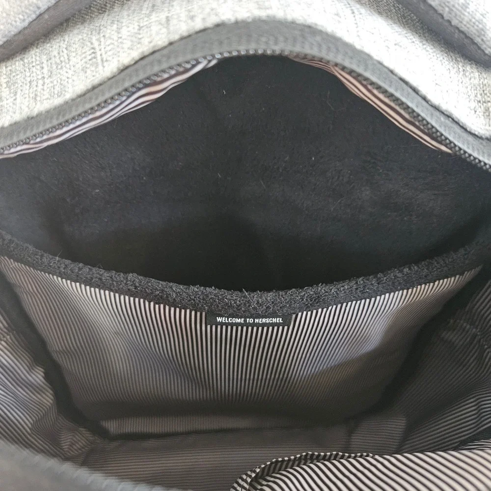 Herschel Kaslo Daypack Tech 20L Raven Crosshatch Travel 16